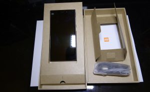 Xiaomi Mi3 Packaging and Accessories