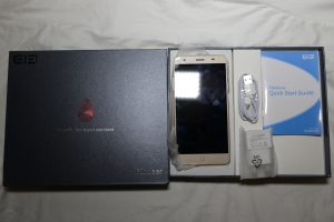 Elephone P7000 Packaging and Accessories